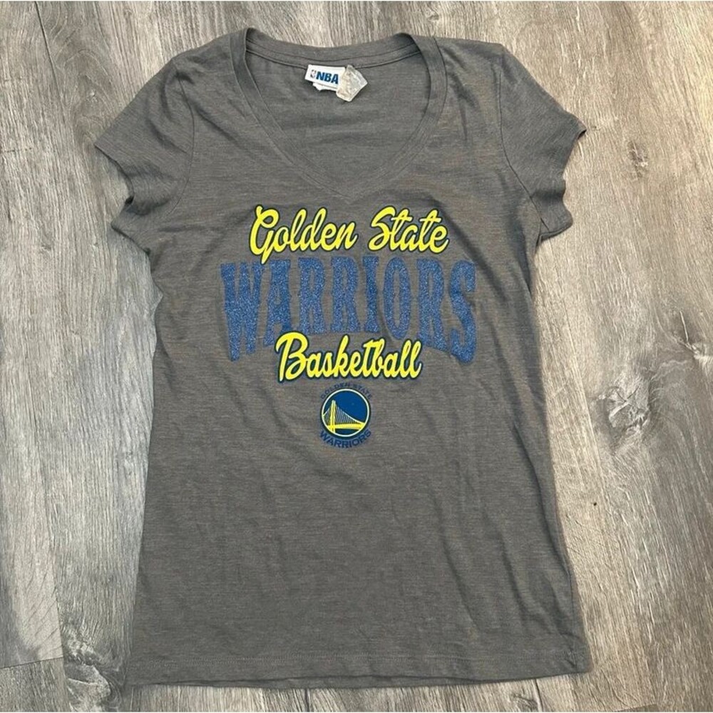 Golden State Warriors NBA Gray V Neck Short Sleeve Women’s Size Medium GSW Shirt